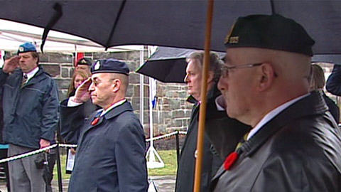 100409ceremonie-vimy-charest_8.jpg