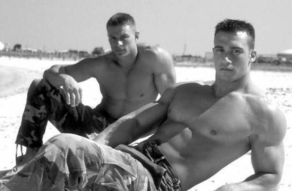 2-military-hunks.jpg