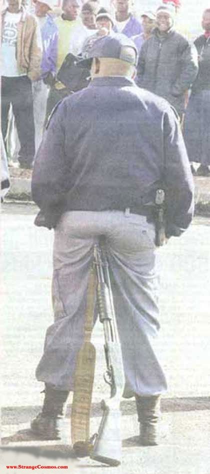 highly_trained_sarth_ifrikaan_policeman-jpg.30603
