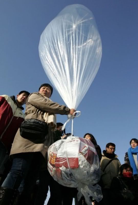 air_balloons_north_korea_02.jpg